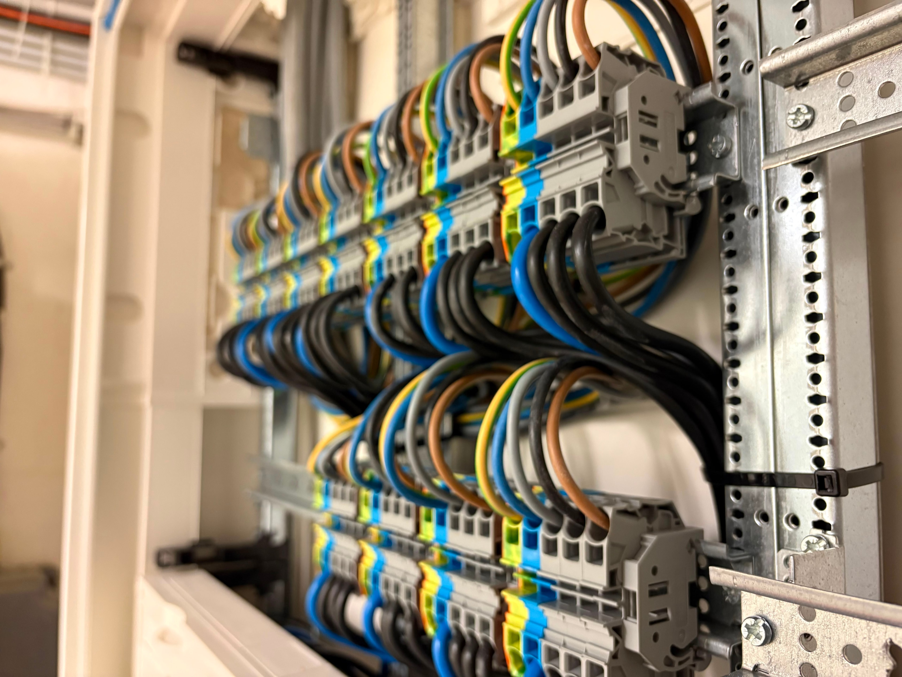 Sicherungen in einem elektrischen Zählerschrank