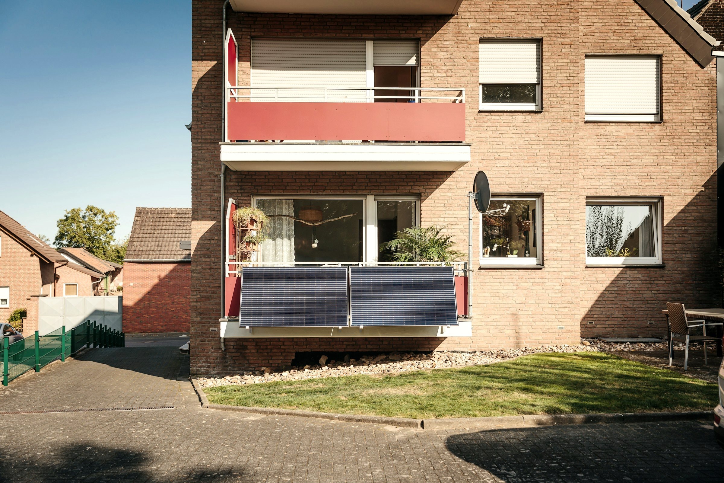 Mehrfamilienhaus mit Balkonen