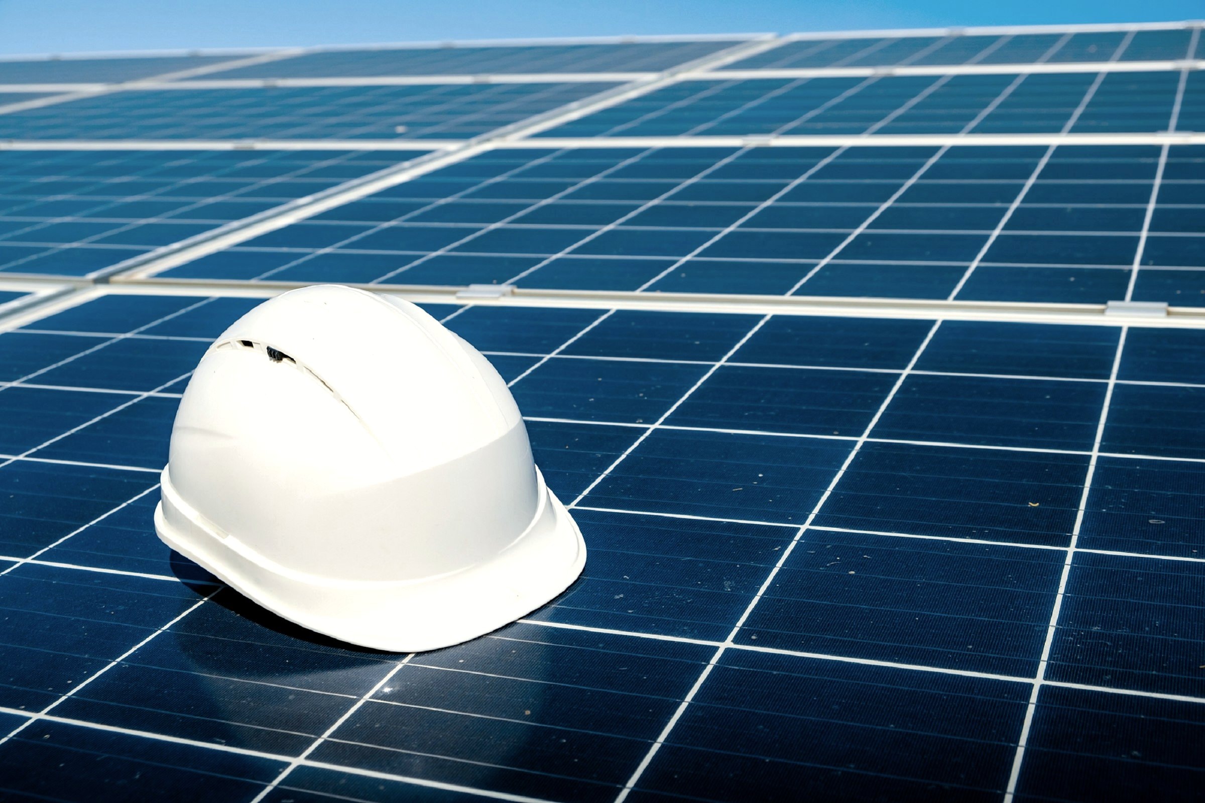 Schutzhelm auf Solarmodulen, Planung von Gewerbeanlagen