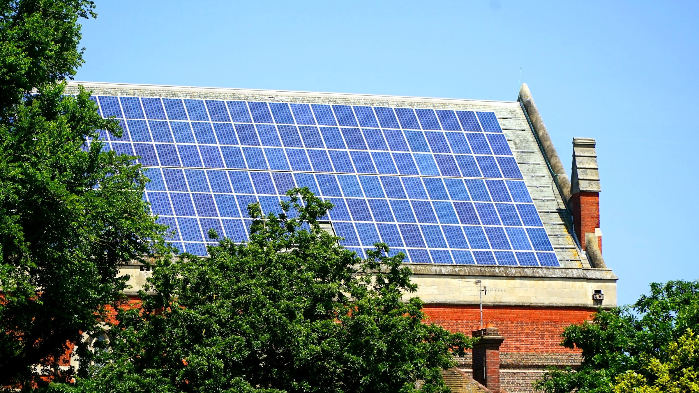 Eigenheim mit Solaranlage auf dem Dach
